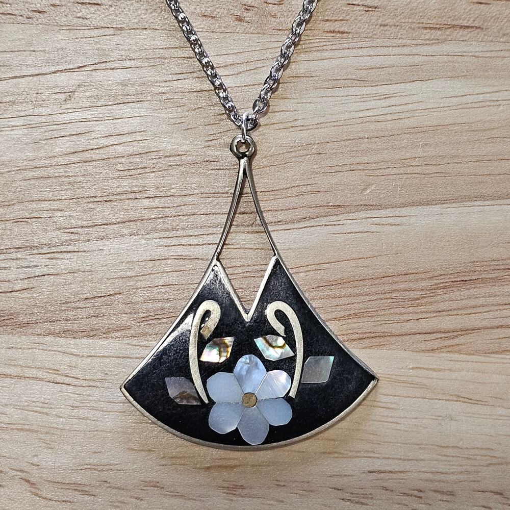 Vintage Alpaca Silver and Mother of Pearl Inlaid Flower Pendant Necklace